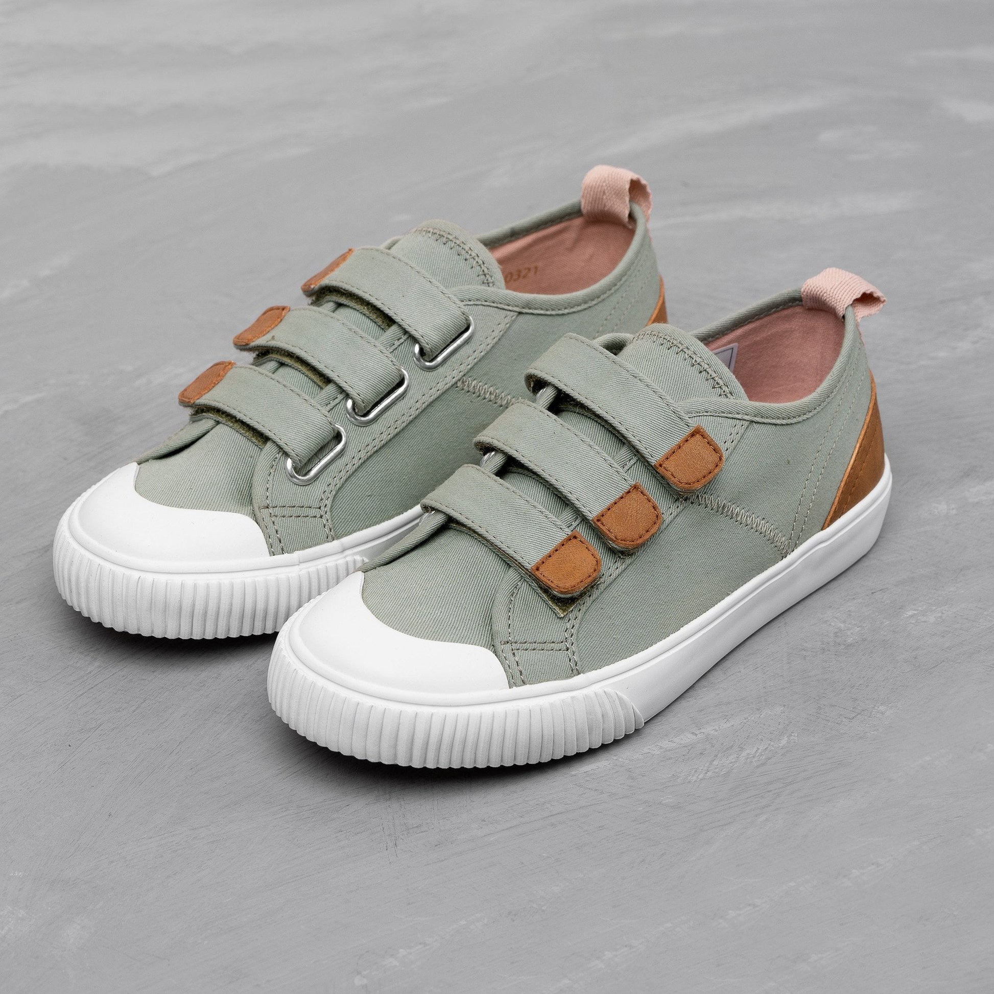 Giày Sneaker nữ E01 XANHREU-WOW - 2